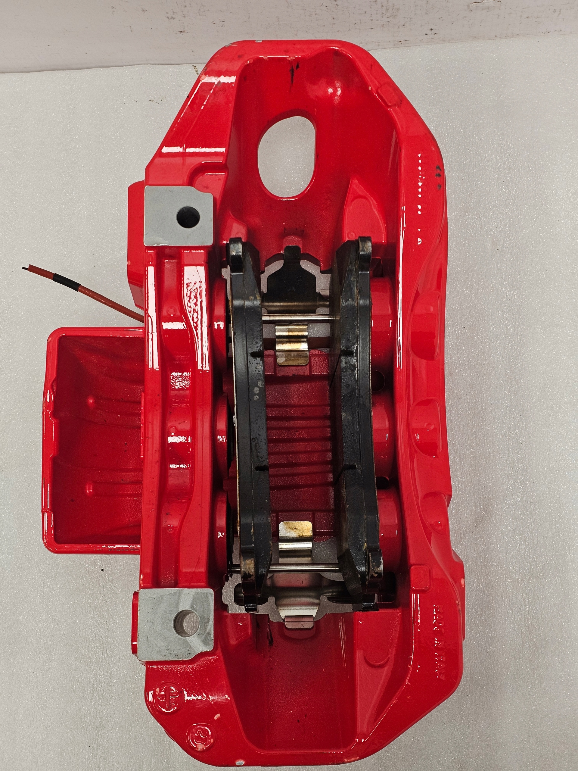 Zaciski Zacisk Ferrari SF90 Ceramika Przód Lewy Klocki NOWY - galeria