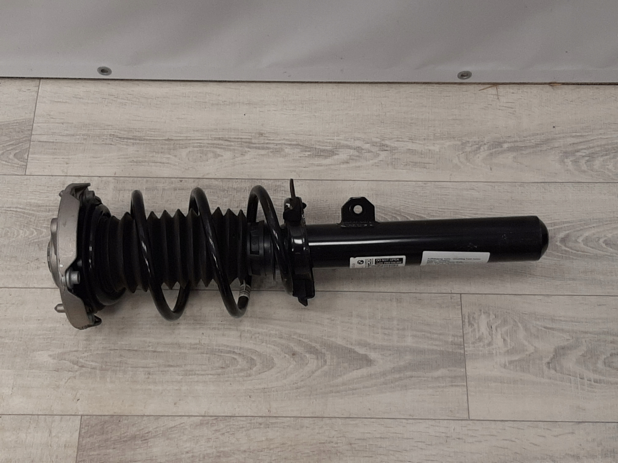 Amortyzator BMW F45 F46 Prawy Przedni Przód - galeria