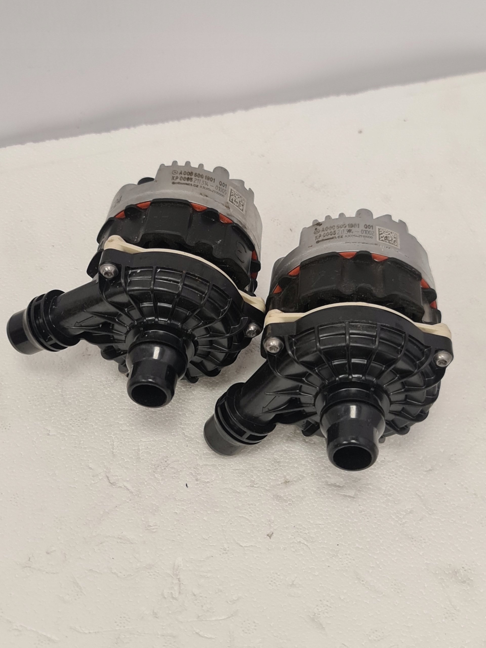 Pompa wody Mercedes W206 A0005001901 - galeria