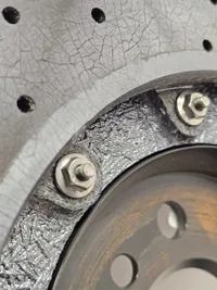 Tarcza CERAMICZNA BMW M5 F90 M8 Tył Lewa OEM - galeria