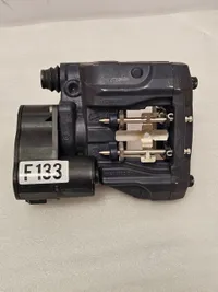 Zaciski Zacisk Elektryczny Dodatkowy Ręczny Ferrari Roma Portofino LEWY - galeria