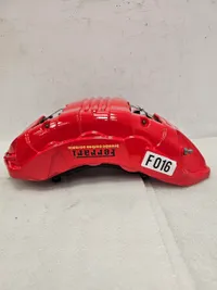 Zaciski Zacisk Ferrari SF90 Ceramika Przód Prawy Klocki NOWY - galeria