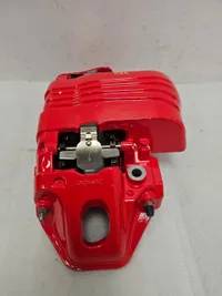 Zaciski Zacisk Ferrari SF90 Ceramika Przód Prawy Klocki NOWY - galeria