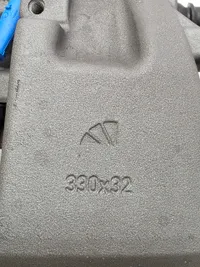 Zaciski Mercedes W206 W214 W254 330x32 PRZÓD - galeria