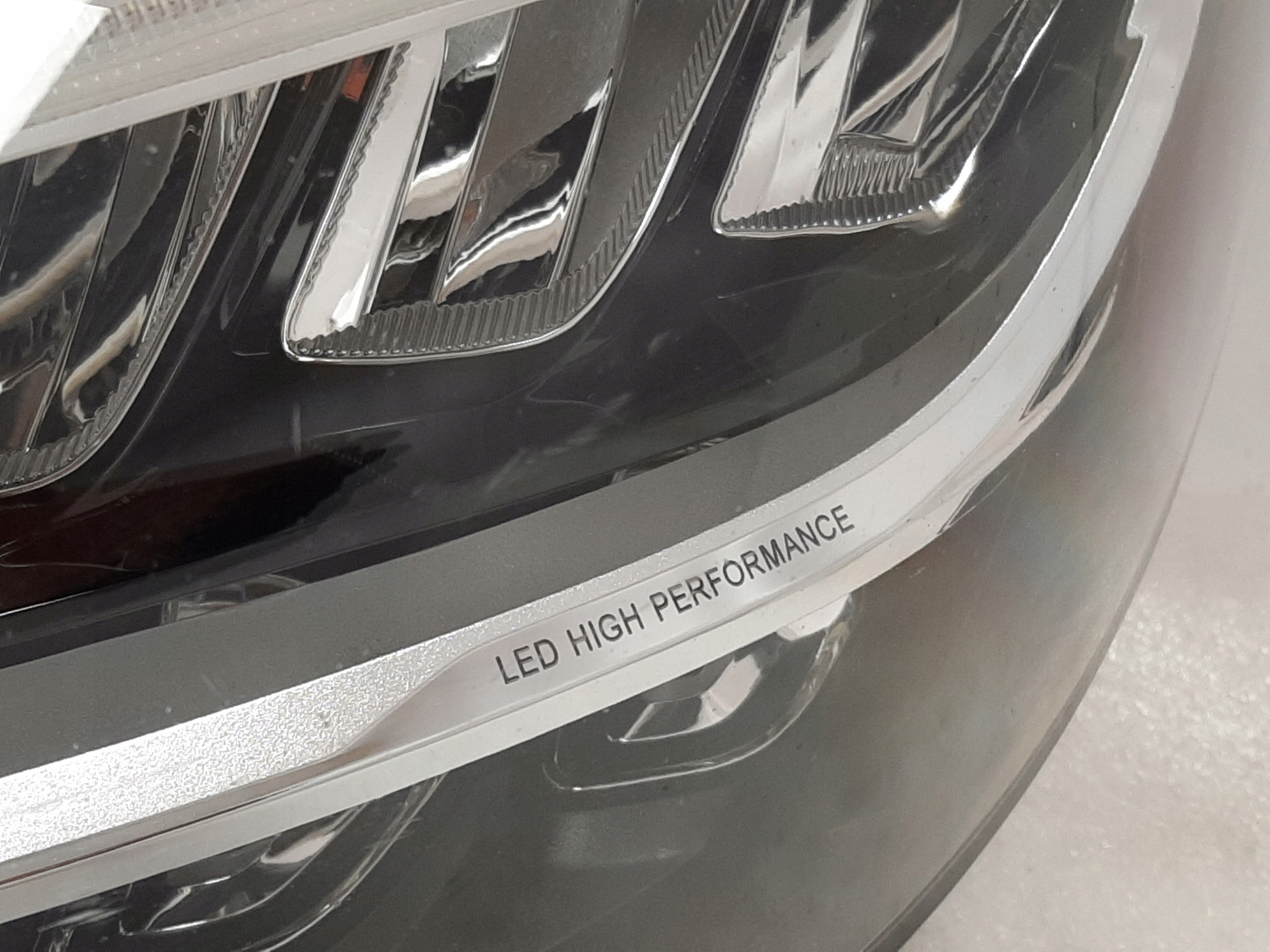 Lampa Mercedes C W205 Full LED Performance Lewa - galeria